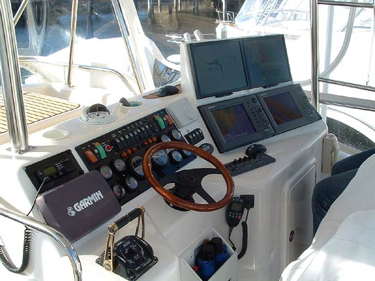 Furuno NavNetVX2 displays Furuno CH250BB Sonar and the MaxSea computer console